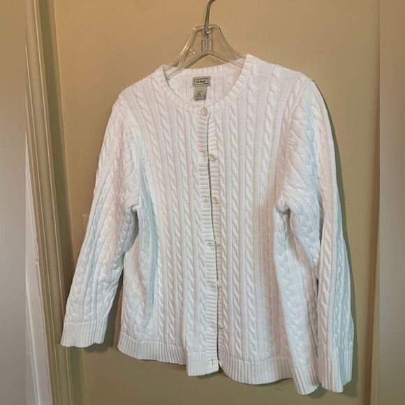 Lovely LL Bean sweater. Inv 1566 - Picture 1 of 3